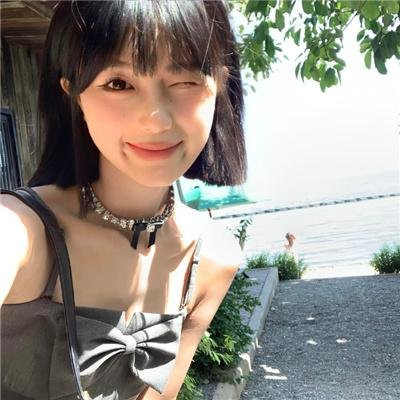 单车上的少女